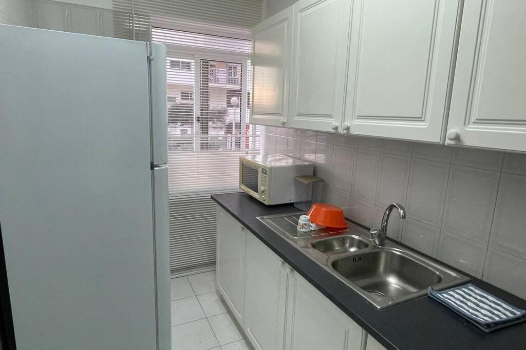 Blue - Beachfront Apartment Armacao de Pera Exterior photo